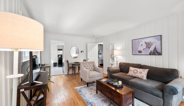 Cozy & Chic in South Atlanta/East Point ,Hi Speed WiFi for remote work