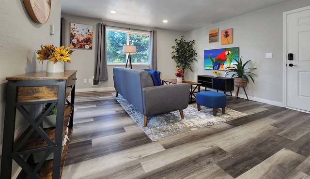Cozy Chic Two Bedrooms In Federal Way with EV Charger.