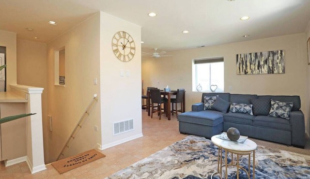 Cozy Chicago Suburban Apartment