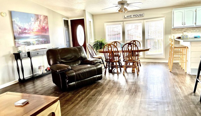 Cozy Chippewa Lake Ranch just steps from the lake! Kayaks and SUPs Private beach