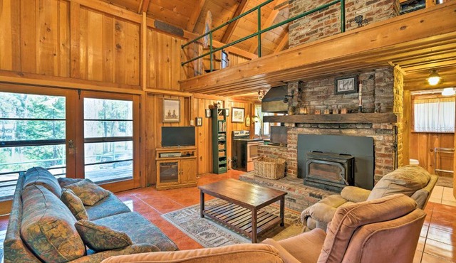 Cozy Choice Wood Cabin- 5 Minutes from Shaver Lake
