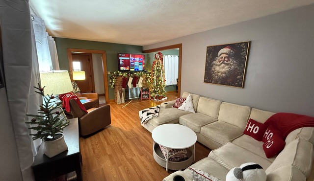 Cozy Christmas Cottage No Cleaning Fee!