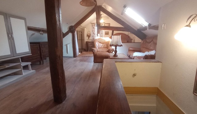 Cozy churchfront studio with AC and WiFi in accessible Villiers-sur-Seine