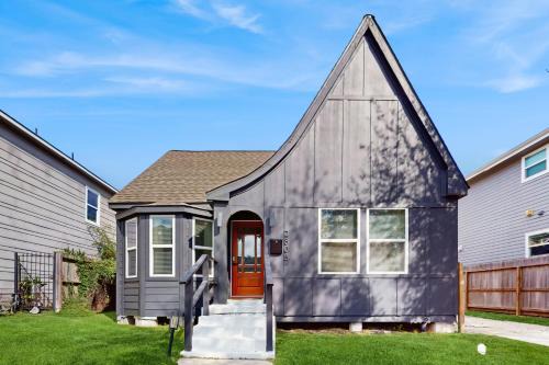Cozy City Cottage
