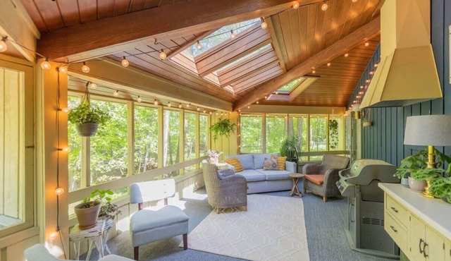 Cozy City Retreat - Sleeps 8