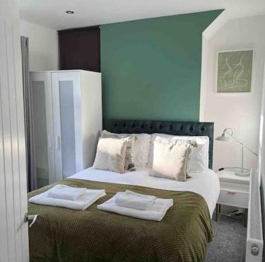 Cozy City Townhouse - Free Parking