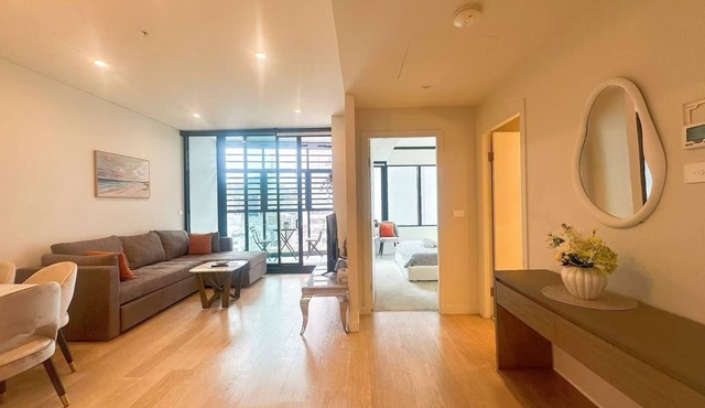 Cozy City-view 1 bed+study home in the central CBD