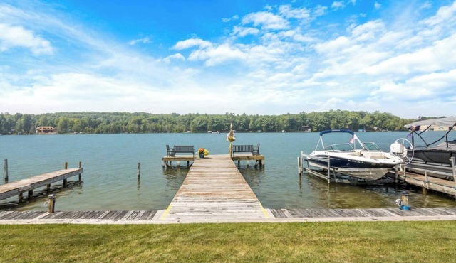 Cozy Clam Lake Waterfront Cottage w/Kayaks