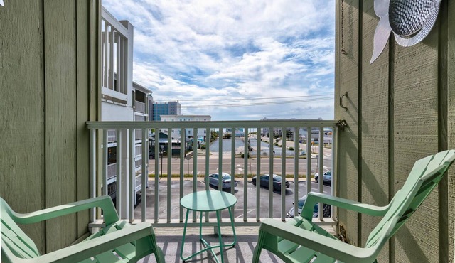 🐚Cozy Clam🐚 Oceanview, Walk to Shops/Dining 🌴