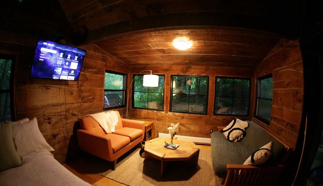 Cozy Clappison Cabin - 8 acres of private forest!🌳