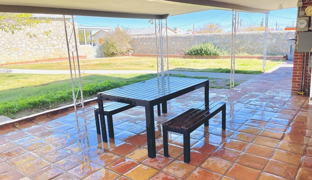 Cozy classic home on historic EP neighborhood. Close to Ft. Bliss. Pet-Friendly!