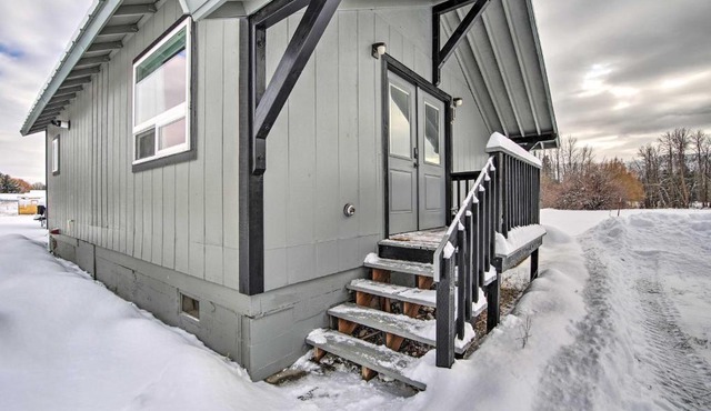 Cozy Cle Elum Cabin with 3 Acres and Stocked Pond