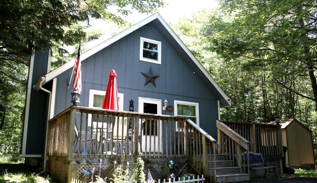 COZY & CLEAN! 2 BR Pocono MTN Chalet w GREAT location!