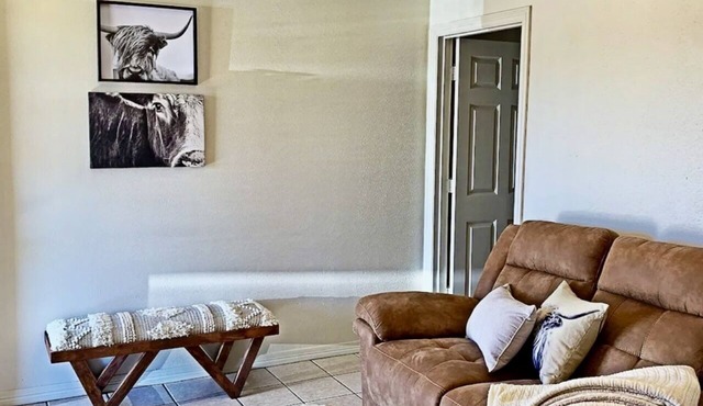Cozy, clean and lovely 1 bedroom apartment with full kitchen. Pet friendly!