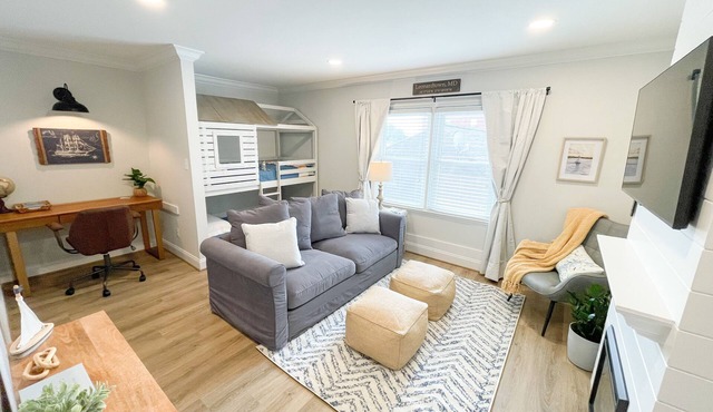 Cozy clean apartment in the heart of Leonardtown!