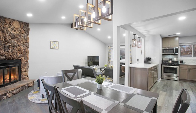 Cozy Clean Cottage 1/2 acre yard