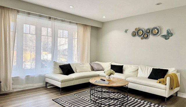 Cozy & clean, Eastlake Oakville 3 bed 2.5 bath