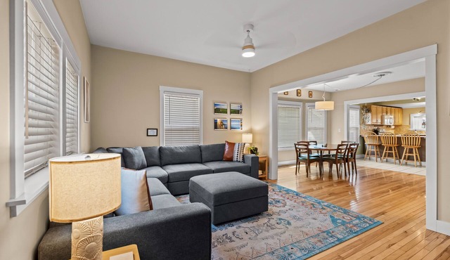 Cozy & Clean Home 2 blocks to Downtown, 3.5 mi. to base of Schweitzer!