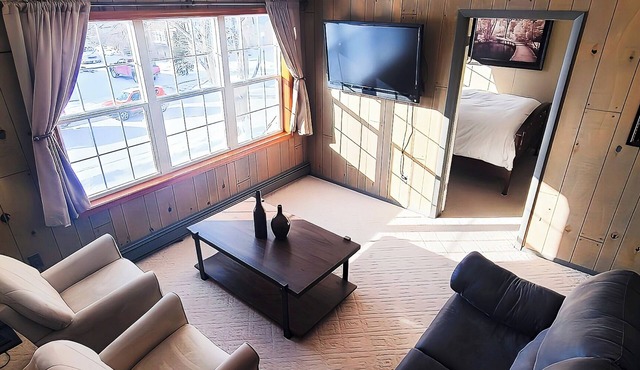 Cozy & Clean Loft Near Lake Michigan – Ideal for Work & Play!