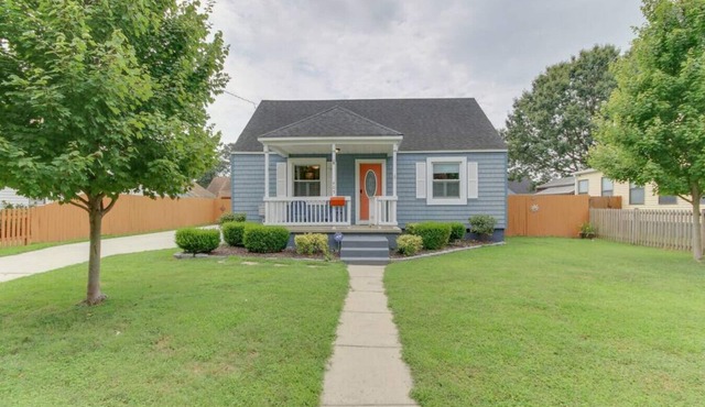 Cozy & Clean Norfolk Cottage- Fenced Yard for Dogs