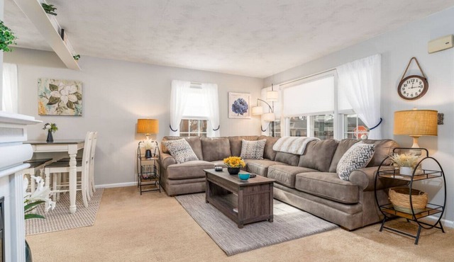 Cozy, clean, pet friendly - King bed, fenced yard