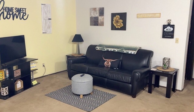 Cozy, Clean! Pets Welcome.Close to Walking/Bike Trail
