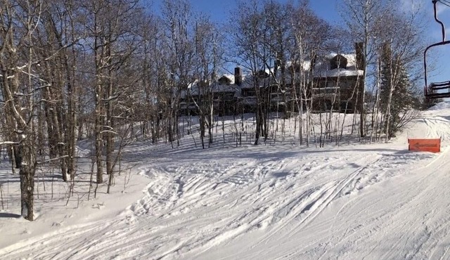 Cozy, Clean, & Quiet 2B/2B Ski In/Ski Out Condo w/Hot Tub!