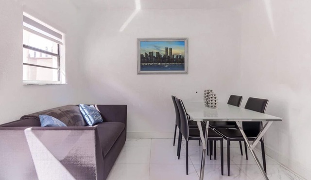 Cozy, clean studio near Dolphin mall and Mia airport