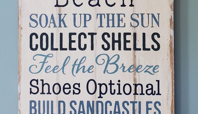 Cozy, clean townhome. East Rte 1. Near historic Lewes, trails, 5 mins from beach