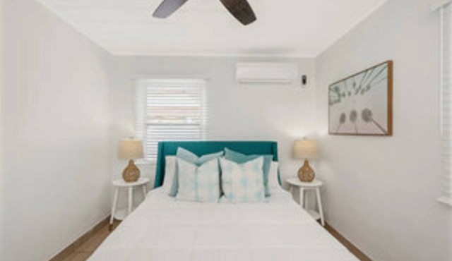 Cozy Clearwater Getaway with Hot Tub & Private Yard – 10 Mins to Beach