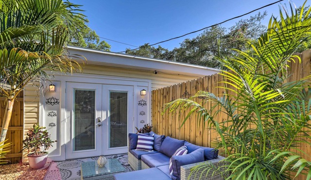 Cozy Clearwater Studio ~ 5 Mi to Beach & Eats