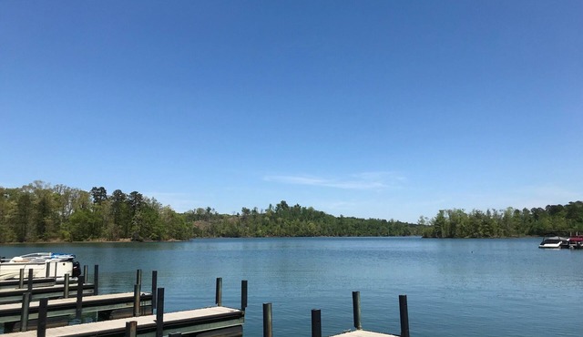 Cozy Clemson Condo - Lake Hartwell 4 bedroom with 4 private baths- sleeps 8
