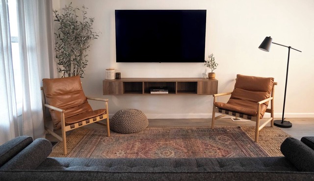 Cozy Cleveland Retreat Near Stadium, Downtown and Cleveland Clinic