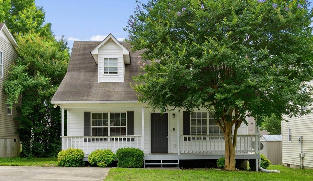 Cozy Cleveland Vacation Rental w/ Deck, Grill!