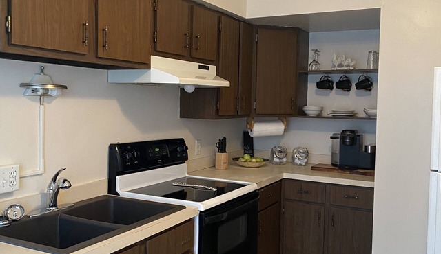 Cozy . Close to Casino & Golf Courses