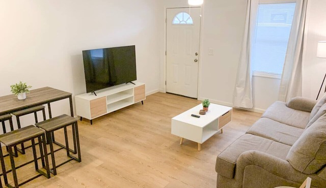 Cozy Close2Campus 2-Bedroom Stay