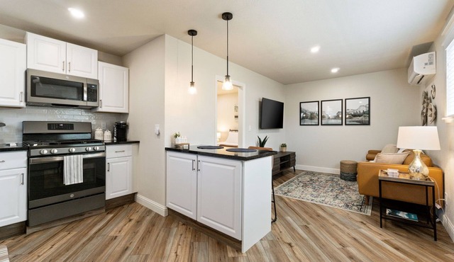 Cozy Clovis Hideaway - Private Entrance & Patio - Gateway to National Parks