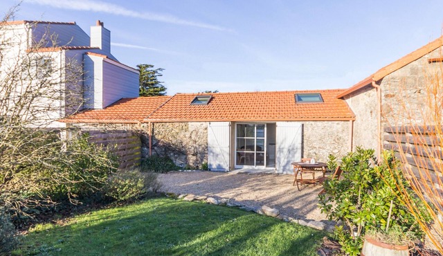 Cozy Countryside Gîte Near Pornic with Garden & WiFi