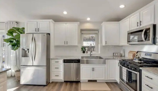 Cozy CO Getaway-Hot Tub, Pool Table, Spacious!