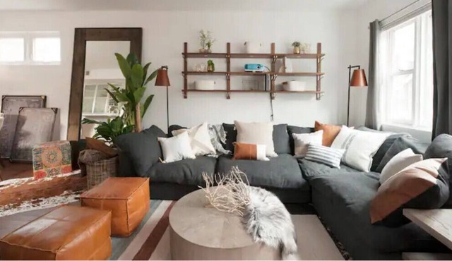 Cozy Coach House in Chicago