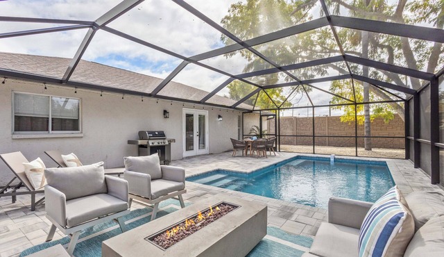 Cozy coastal 3/2 home, Siesta 5 min +hot tub+ fully fenced garden