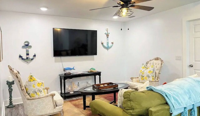 Cozy Coastal Abode- 4bed,3bath