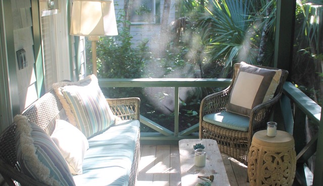 Cozy & Coastal Cottage near East Beach *BHI Club available*