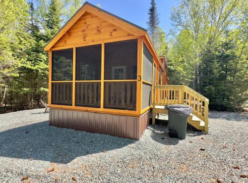 Cozy Coastal Cabin 3