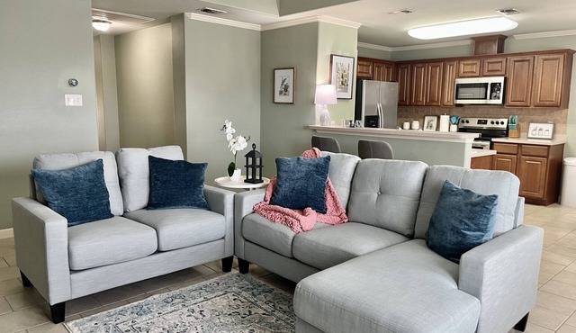 Cozy Coastal Cottage that is 15-minute drive to the beach!