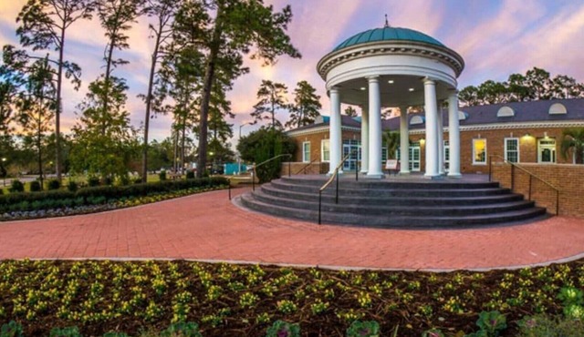Cozy Coastal Cottage