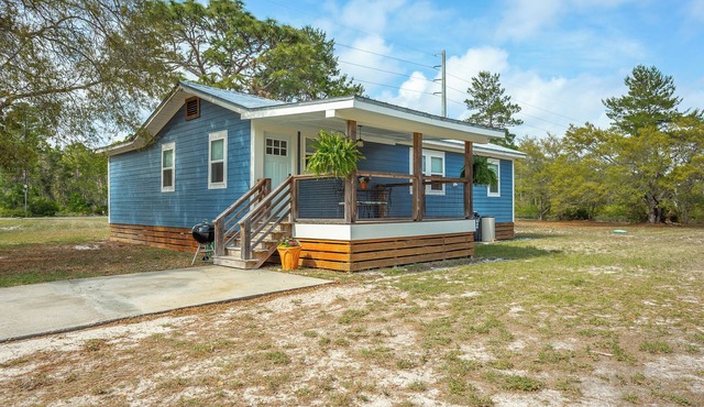 Cozy Coastal Cottage minutes from beaches of St George Island