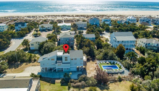Cozy Coastal Duplex · Pool · 1 Min Walk to the Beach