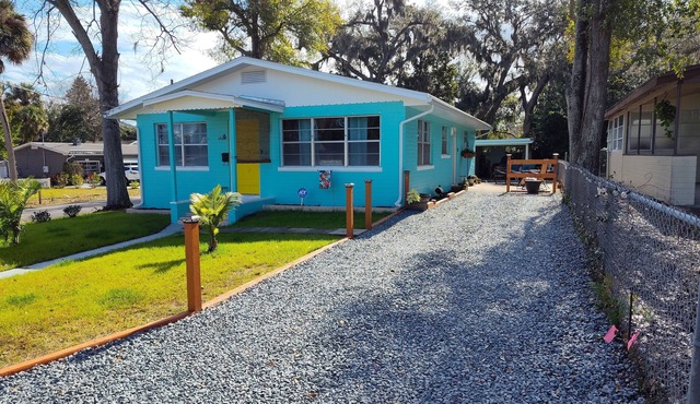 Cozy Coastal Getaway: Races, Bike Week & the World's Most Famous Beach!