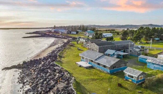 Cozy Coastal Getaway Panoramic Ocean Views